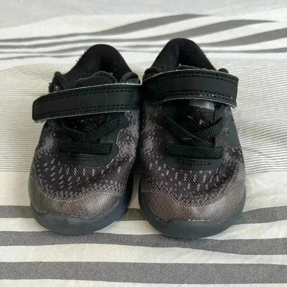 Nike Free RN Sneaker with Velcro size 4c - Picture 2 of 5